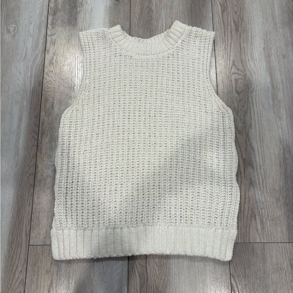 Abercrombie & Fitch Cream Knit Sleeveless Sweater Vest Size S